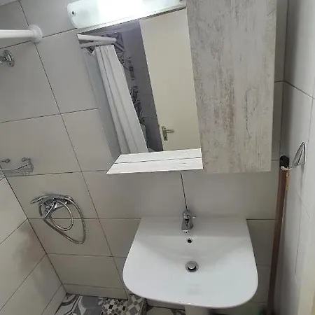 80 Steps - Apartment *